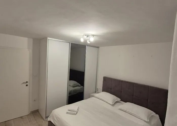 Cozy Close To Centre *