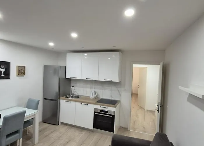 Cozy Close To Centre *