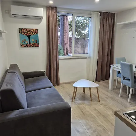 Cozy Close To Centre דירה
