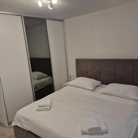 Cozy Close To Centre דירה